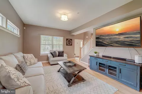 Living - 103 Oak Ave, Sparrows Point, MD 21219 photo 2 of 4