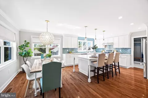 Dining - 827 Kingston Rd, Baltimore, MD 21212 photo 1 of 3