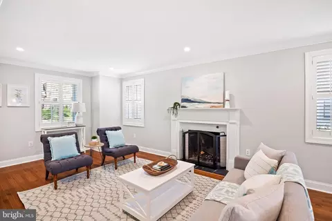Living - 827 Kingston Rd, Baltimore, MD 21212 photo 2 of 6