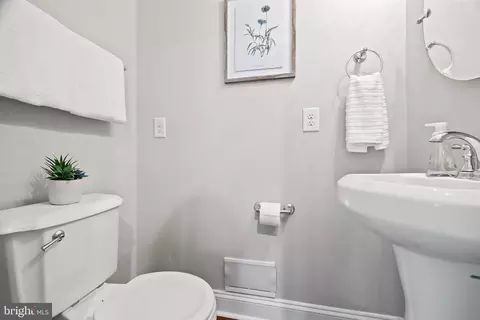 Bath - 827 Kingston Rd, Baltimore, MD 21212 photo 1 of 8