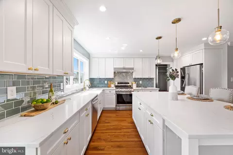 Kitchen - 827 Kingston Rd, Baltimore, MD 21212 photo 2 of 7