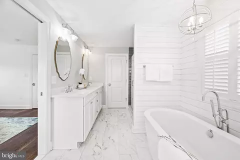 Bath - 827 Kingston Rd, Baltimore, MD 21212 photo 6 of 8