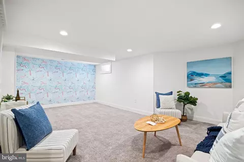 Living - 827 Kingston Rd, Baltimore, MD 21212 photo 5 of 6