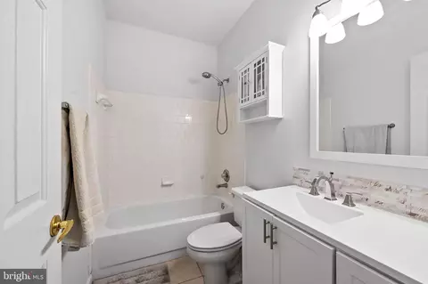 Bath - 26 Stridesham Ct, Baltimore, MD 21209 photo 2 of 4