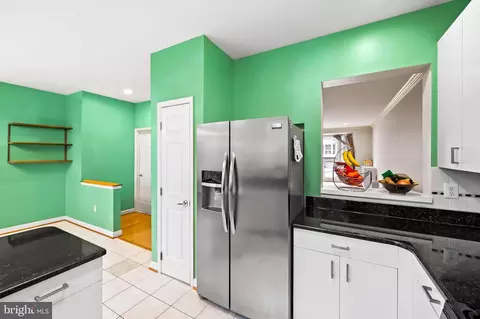 Kitchen - 26 Stridesham Ct, Baltimore, MD 21209 photo 4 of 5