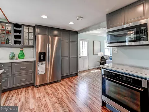 Kitchen - 2112 Lincoln Ave, Sparrows Point, MD 21219 photo 4 of 6