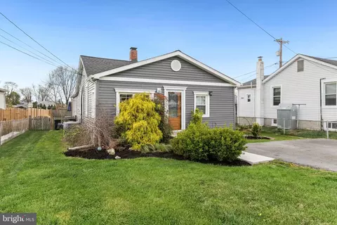 Exterior - 2112 Lincoln Ave, Sparrows Point, MD 21219 photo 2 of 17