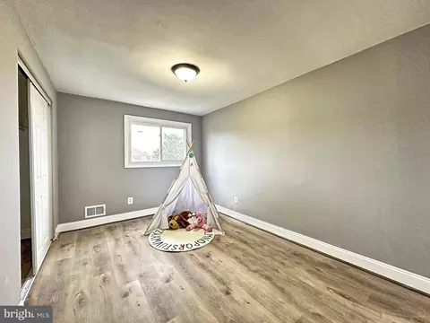 Bedroom - 5702 Van Dyke Rd, Baltimore, MD 21206 photo 2 of 2