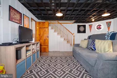 Living - 418 Dumbarton Rd, Baltimore, MD 21212 photo 8 of 8