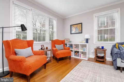 Living - 418 Dumbarton Rd, Baltimore, MD 21212 photo 3 of 8