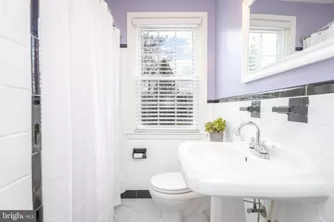 Bath - 418 Dumbarton Rd, Baltimore, MD 21212 photo 1 of 6