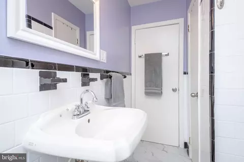 Bath - 418 Dumbarton Rd, Baltimore, MD 21212 photo 2 of 6