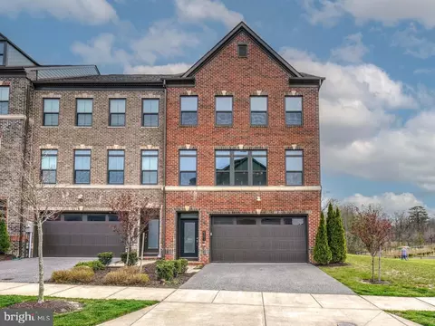 6301 Falconwood St, Middle River, MD 21220