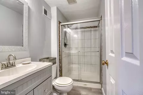 Bath - 7755 Paddock Way, Windsor Mill, MD 21244 photo 4 of 10