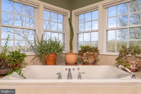 Bath - 3400 Meredith Ridge Rd, Phoenix, MD 21131 photo 4 of 6