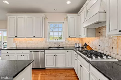 Kitchen - 3400 Meredith Ridge Rd, Phoenix, MD 21131 photo 3 of 4