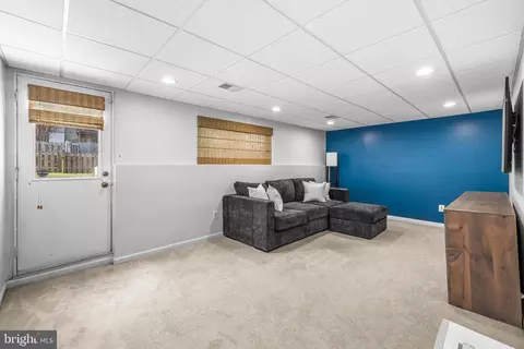 Living - 19 Bryce Ct, Nottingham, MD 21236 photo 3 of 4