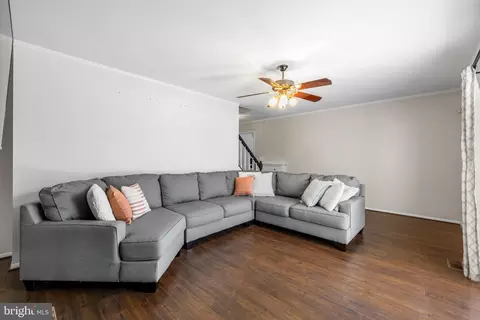 Living - 19 Bryce Ct, Nottingham, MD 21236 photo 2 of 4