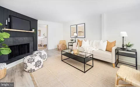 Living - 2118 Summit Ave, Rosedale, MD 21237 photo 2 of 5
