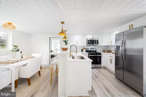 Kitchen - 2118 Summit Ave, Rosedale, MD 21237 photo 1 of 8