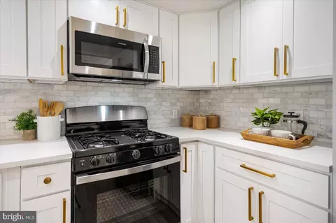 Kitchen - 2118 Summit Ave, Rosedale, MD 21237 photo 5 of 8