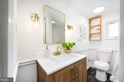 Bath - 2118 Summit Ave, Rosedale, MD 21237 photo 1 of 2