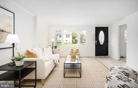 Living - 2118 Summit Ave, Rosedale, MD 21237 photo 3 of 5