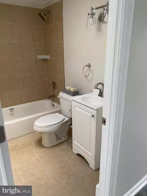 Bath - 2750 Yarnall Rd, Halethorpe, MD 21227 photo 1 of 2