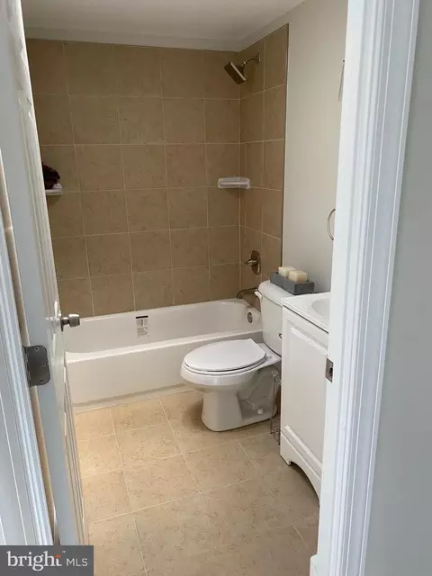 Bath - 2750 Yarnall Rd, Halethorpe, MD 21227 photo 2 of 2