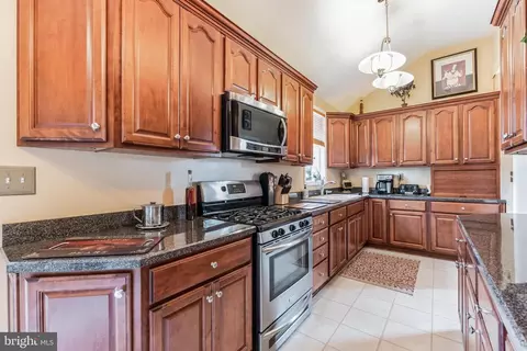 Kitchen - 4704 Washington Blvd, Halethorpe, MD 21227 photo 2 of 4