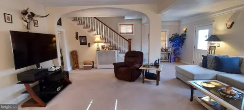Living - 4704 Washington Blvd, Halethorpe, MD 21227 photo 5 of 5