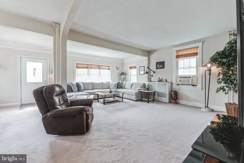 Living - 4704 Washington Blvd, Halethorpe, MD 21227 photo 3 of 5