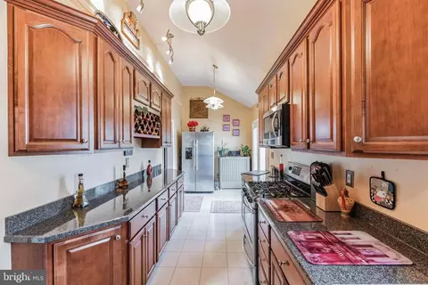 Kitchen - 4704 Washington Blvd, Halethorpe, MD 21227 photo 4 of 4