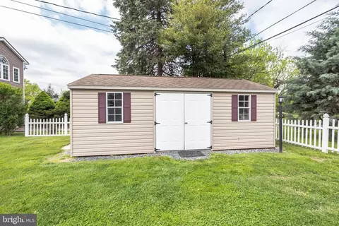 Exterior - 4704 Washington Blvd, Halethorpe, MD 21227 photo 10 of 11