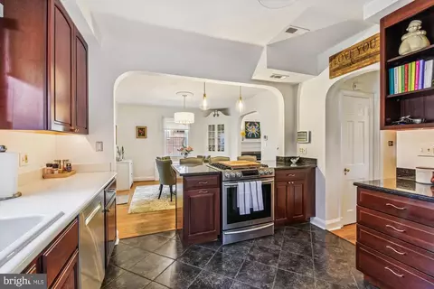 Kitchen - 606 Hatherleigh Rd, Baltimore, MD 21212 photo 3 of 4
