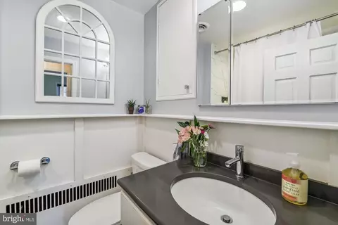 Bath - 606 Hatherleigh Rd, Baltimore, MD 21212 photo 1 of 4