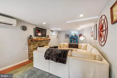 Living - 606 Hatherleigh Rd, Baltimore, MD 21212 photo 4 of 6