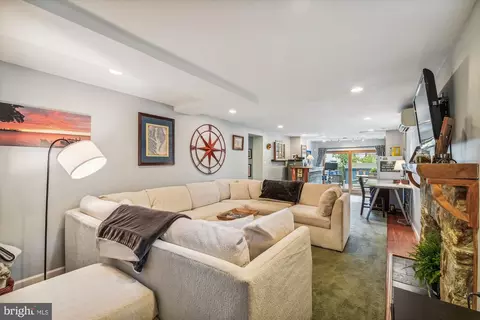 Living - 606 Hatherleigh Rd, Baltimore, MD 21212 photo 6 of 6