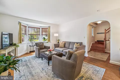 Living - 606 Hatherleigh Rd, Baltimore, MD 21212 photo 2 of 6