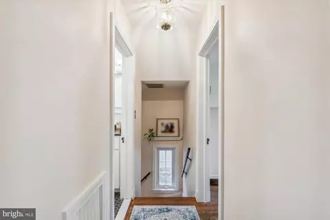 Entry Way - 606 Hatherleigh Rd, Baltimore, MD 21212 photo 2 of 3