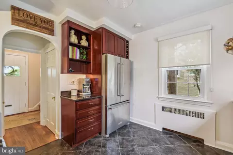Kitchen - 606 Hatherleigh Rd, Baltimore, MD 21212 photo 2 of 4