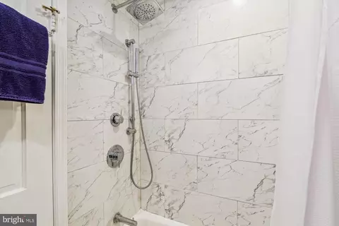 Bath - 606 Hatherleigh Rd, Baltimore, MD 21212 photo 2 of 4