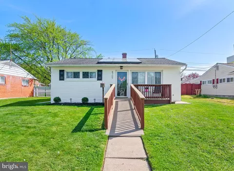 8709 Roper Rd, Parkville, MD 21234