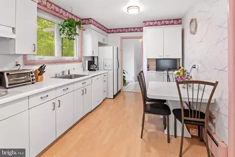 6504 Hal Ct, Baltimore, MD 21209 photo 4