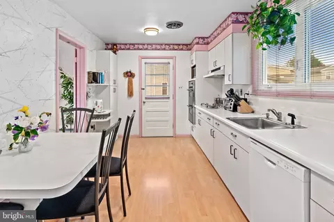6504 Hal Ct, Baltimore, MD 21209 photo 3