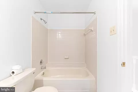 Bath - 16 Cashell Ct, Nottingham, MD 21236 photo 4 of 4