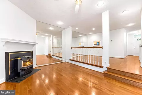 Living - 16 Cashell Ct, Nottingham, MD 21236 photo 2 of 3