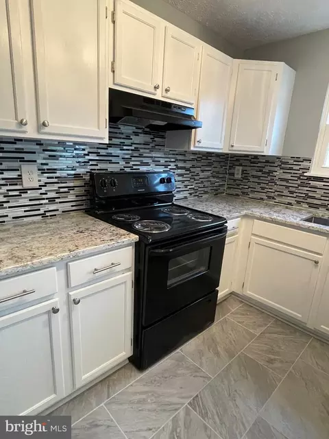 Kitchen - 434 Kosoak Rd, Middle River, MD 21220 photo 4 of 6