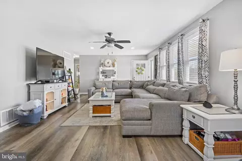 Living - 411 Saint Patrick Rd, Baltimore, MD 21206 photo 3 of 5