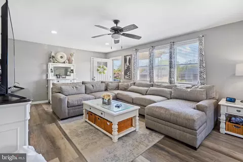 Living - 411 Saint Patrick Rd, Baltimore, MD 21206 photo 4 of 5